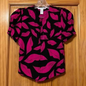 DVF silk fuchsia lip print short sleeve blouse size 2